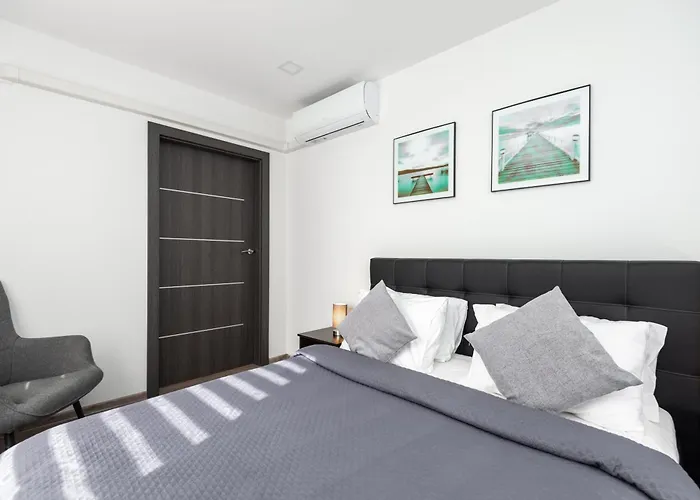 Amber - Luxury Two Bedroom פלאנגה