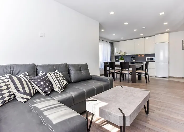 Amber - Luxury Two Bedroom דירה פלאנגה